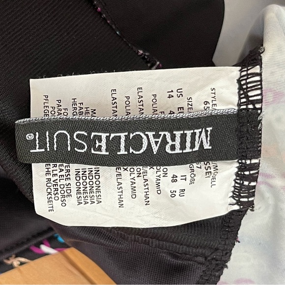 Miraclesuit Odyssey Shimmer Links One Piece Swimsuit NWOT, Size 14 - Picture 10 of 13